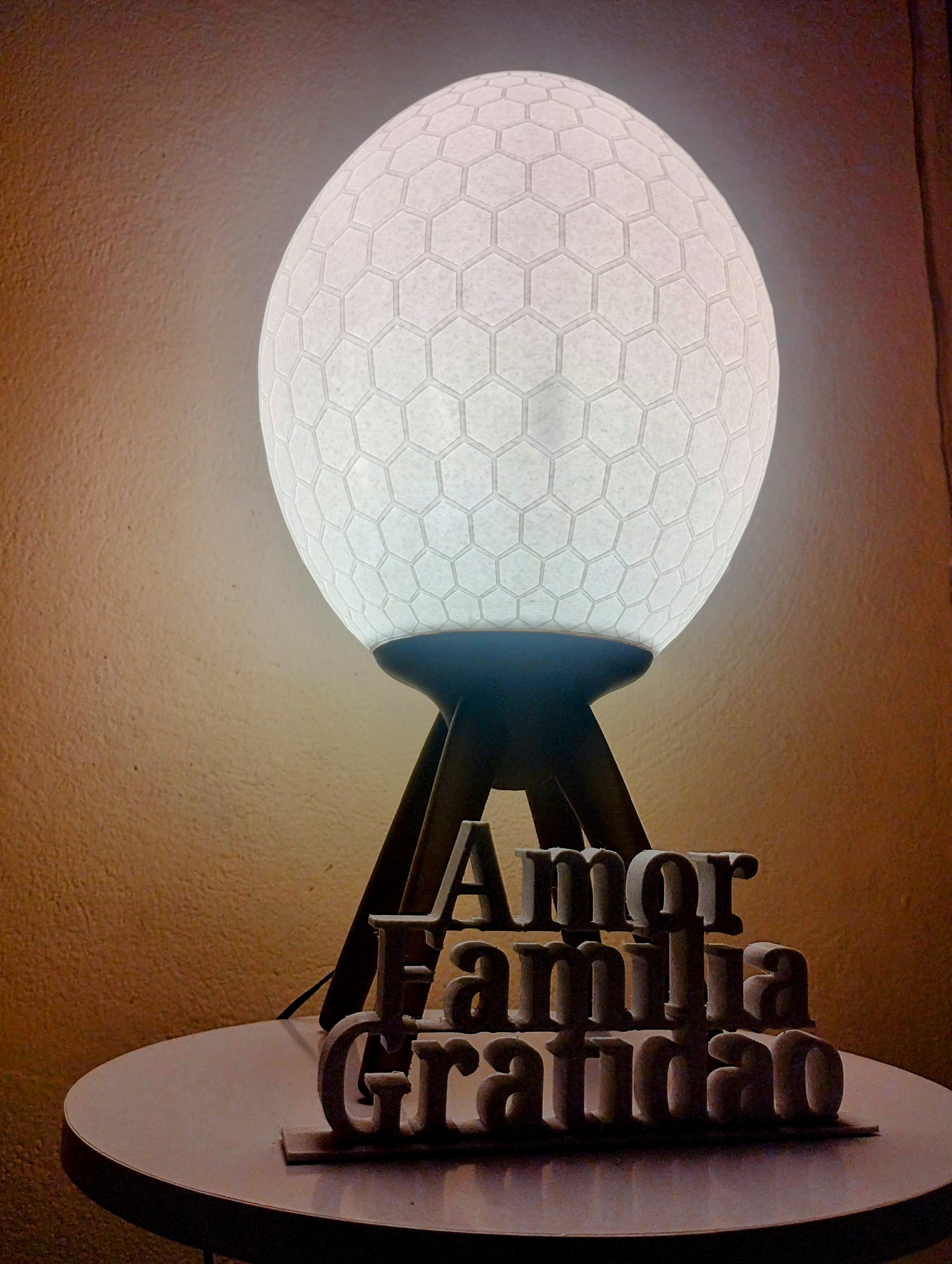 Luminária branca de mesa